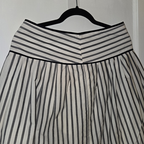 Ann Taylor Striped Pleated A-Line Mini Skirt - Size 6 - Nautical - Picture 4 of 11